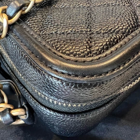 NEW Chanel CC Filigree Medium Vanity Case - Picture 15 of 16